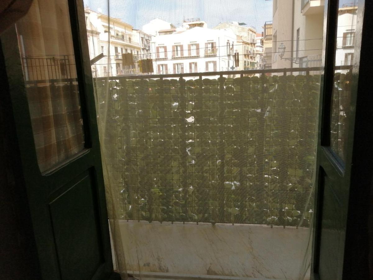 Room Holiday "Al Centro Storico" Palermo Eksteriør billede
